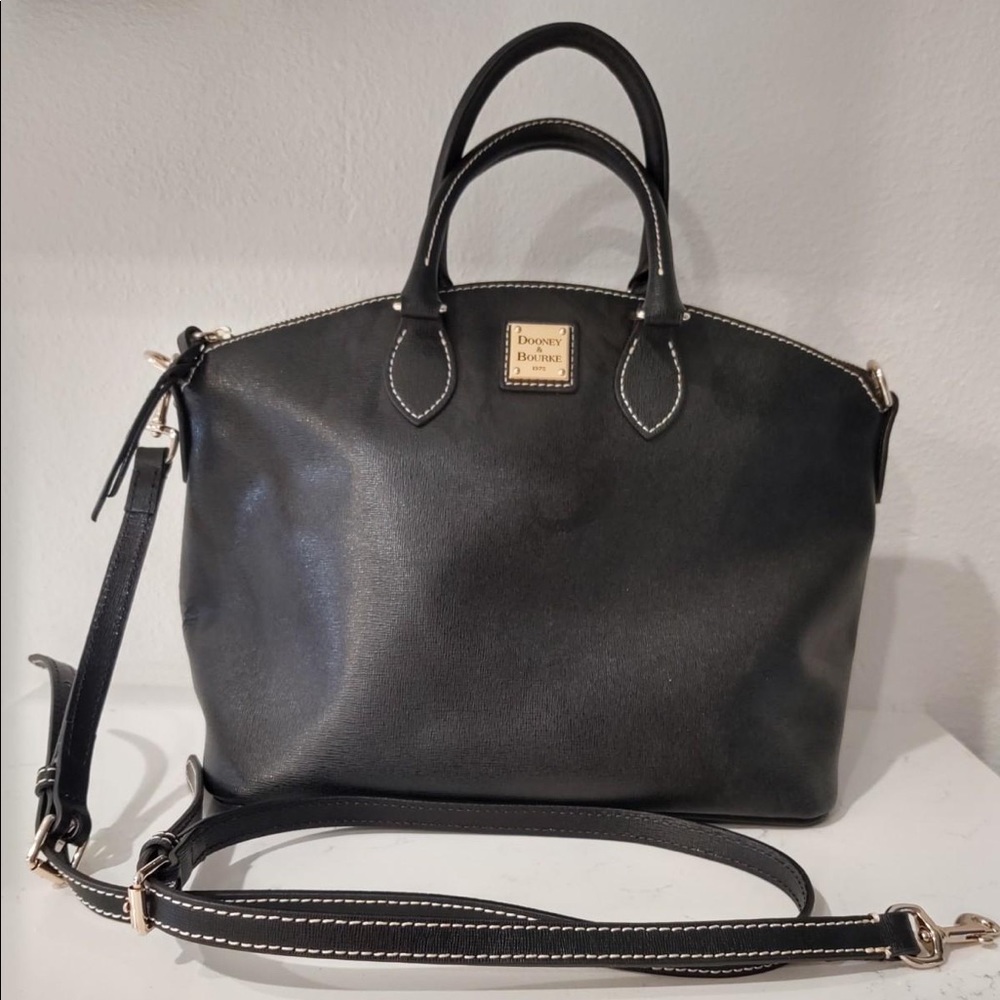 NWOT // Dooney & Bourke classic crossbody tote